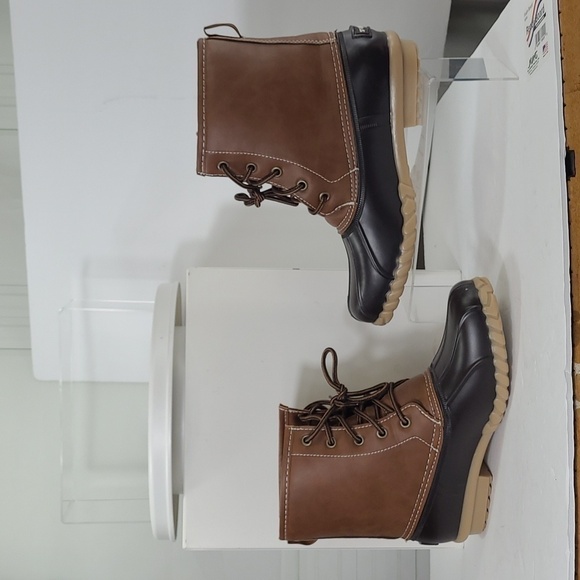St. John's Bay Rollands Duck Boot - Brown / Tan - Size 10M - Picture 2 of 11